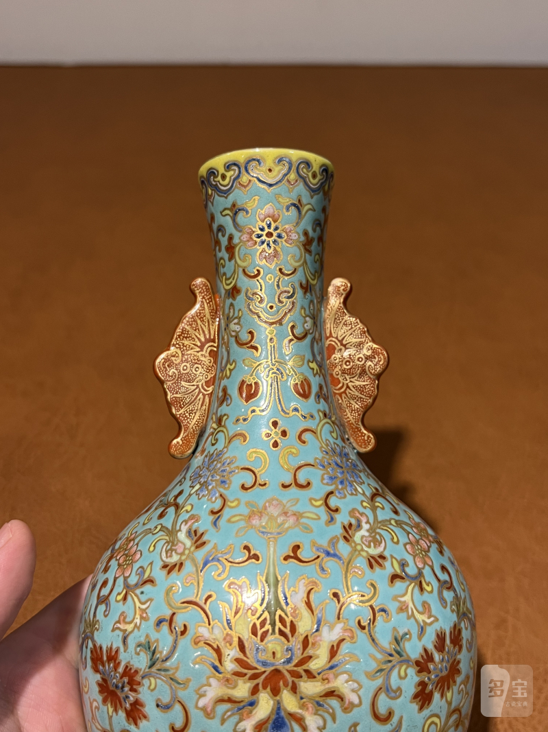 清嘉庆 御制松石绿地洋彩描金缠枝花卉纹壁瓶 - 图5